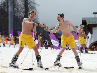 ���_˹��2ǧ����(zh��)​Ӿ���������������Ļ�ѩ​