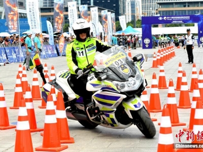 ��ʮ�ˌ����羯��������T�\��(d��ng)��(hu�� )������Ħ��܇(ch��)����ِ�_(k��i)ِ