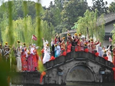 ���ݣ��ٌ������鶨���Ӻ���